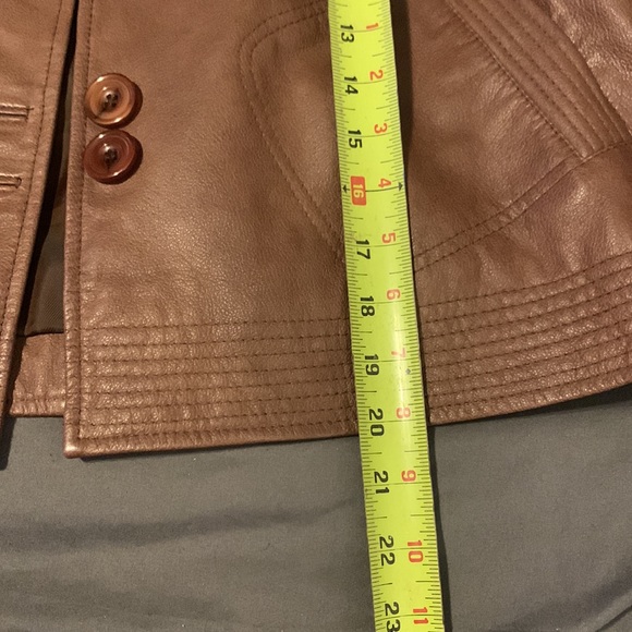 Danier women’s leather jacket - Picture 9 of 10